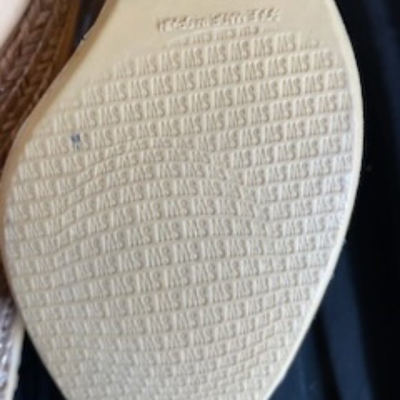 Stuart Weitzman Cream Tan Patent Leather Wedge - Size 7.5 - Picture 12 of 12